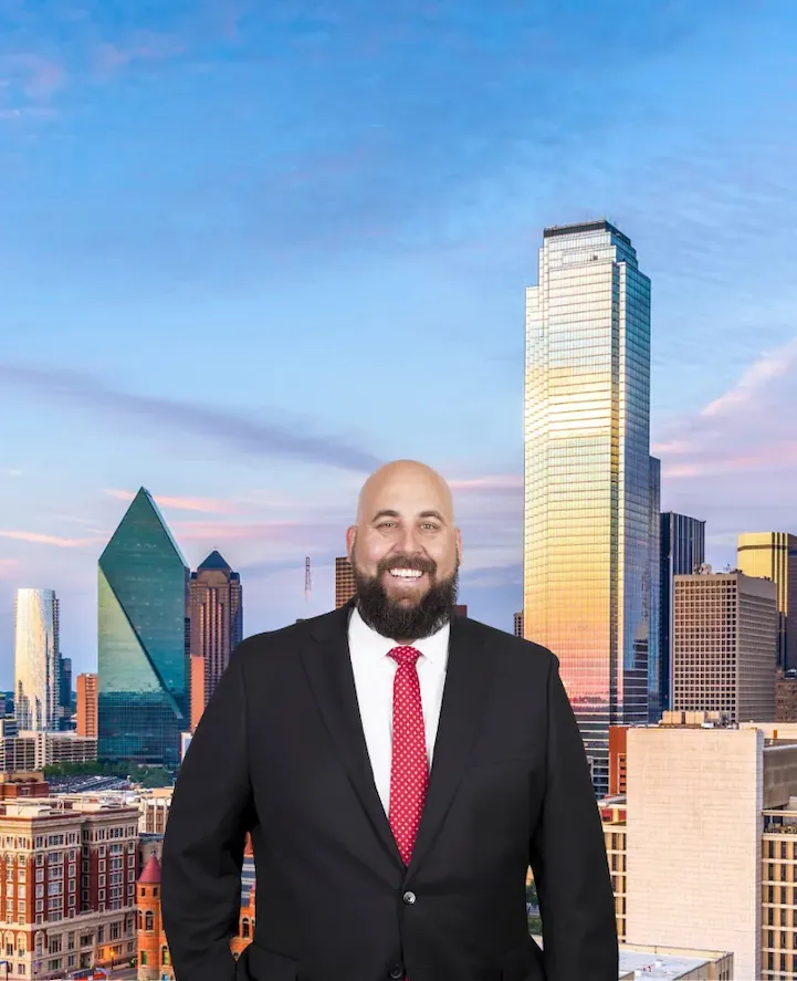 Dallas Personal Injury Lawyer Mike Allbee Standing In Front Of The Dallas Skyline